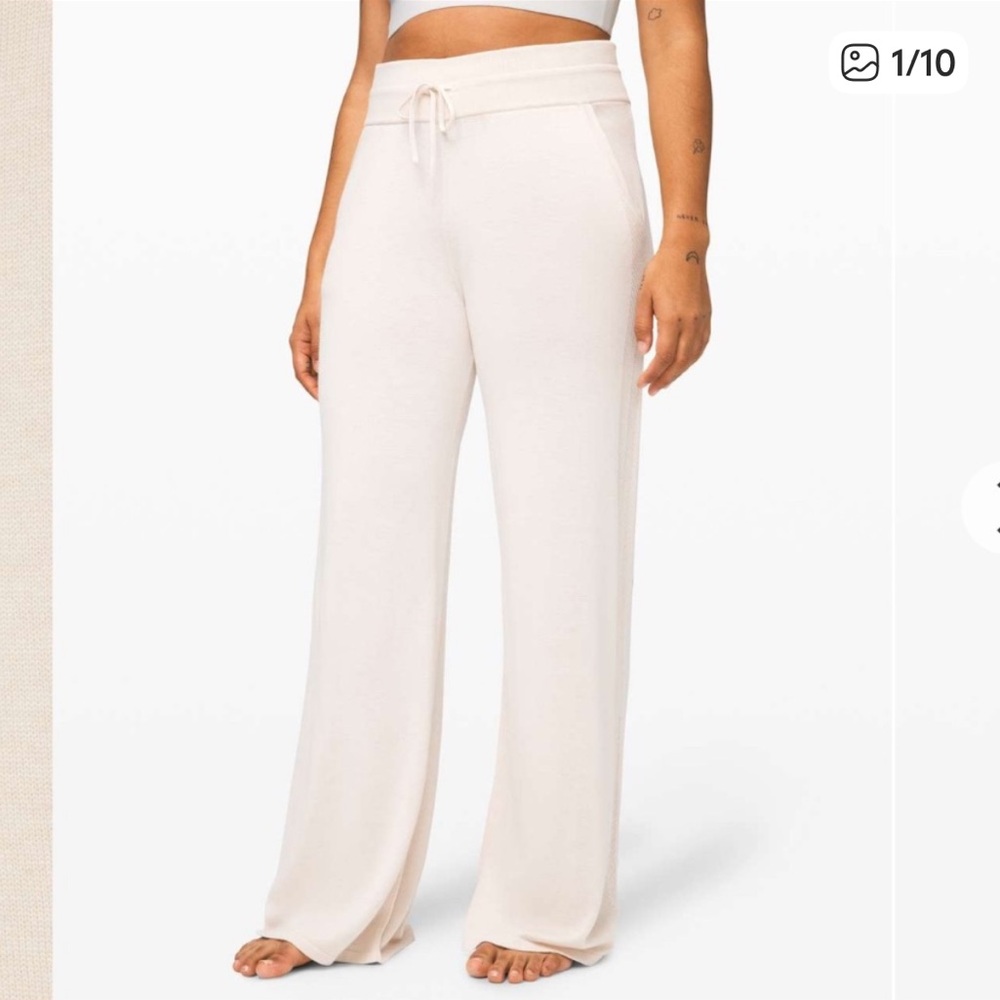 Lululemon In The Comfort Zone Pant
Light Ivory Size 4